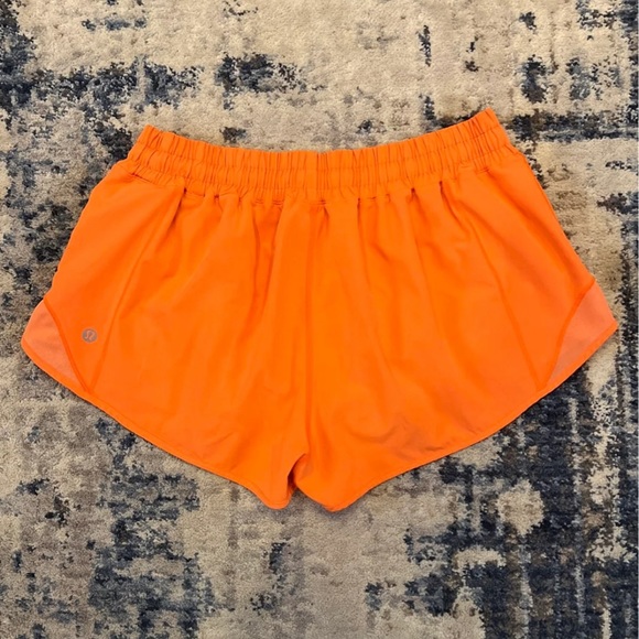 Lululemon Hotty Hot Short ll *2.5” Size 10 In Highlight Orange - Picture 2 of 10